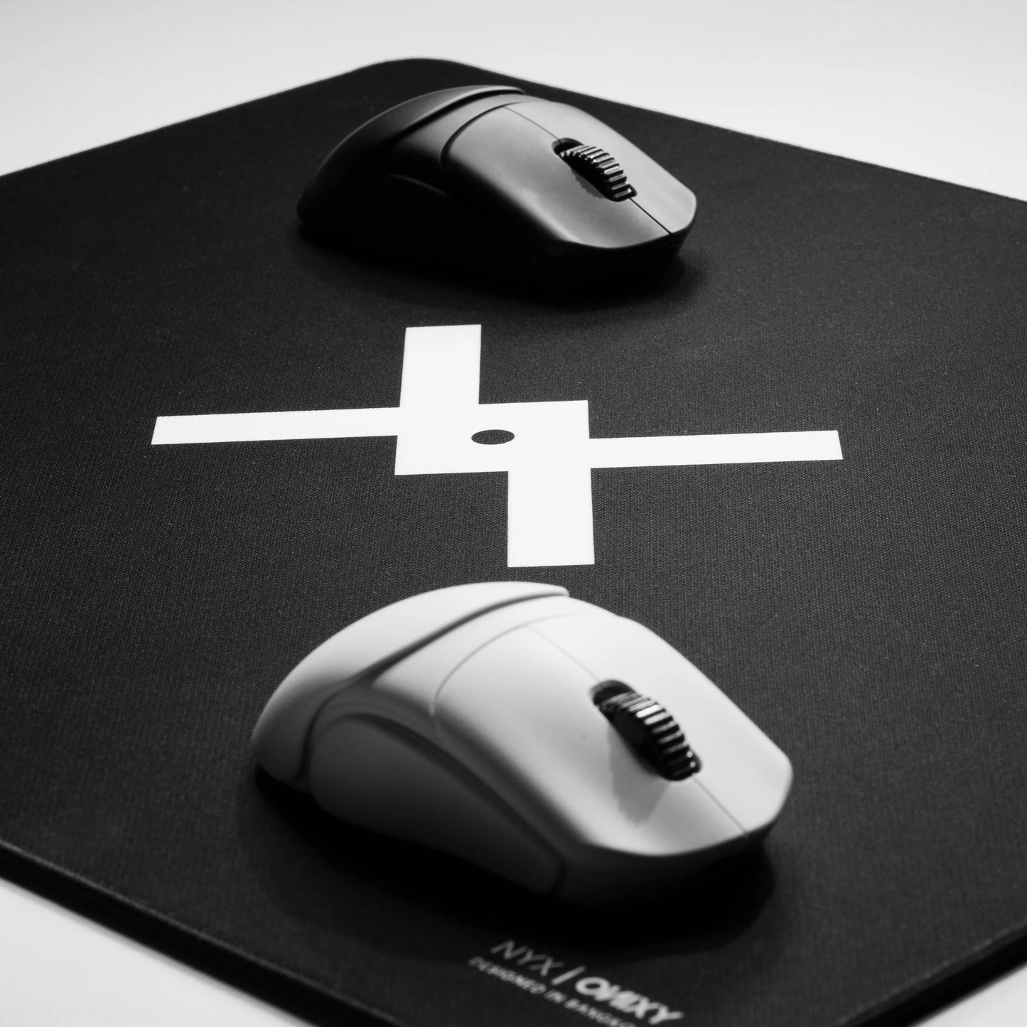 เมาส์เกมมิ่งไร้สาย Orbital Pathfinder V2 มุมด้านข้าง Black White